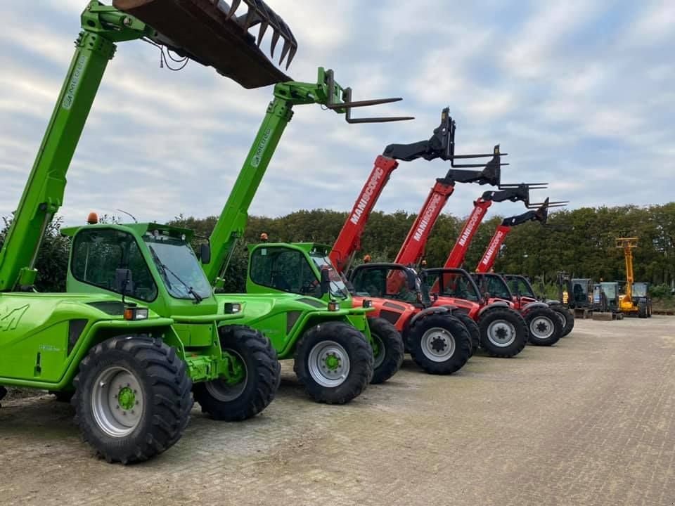 Minibagger van het type Manitou GEZOCHT!! SHOVELS KRANEN VERREIKERS, Gebrauchtmaschine in Harskamp (Foto 11)