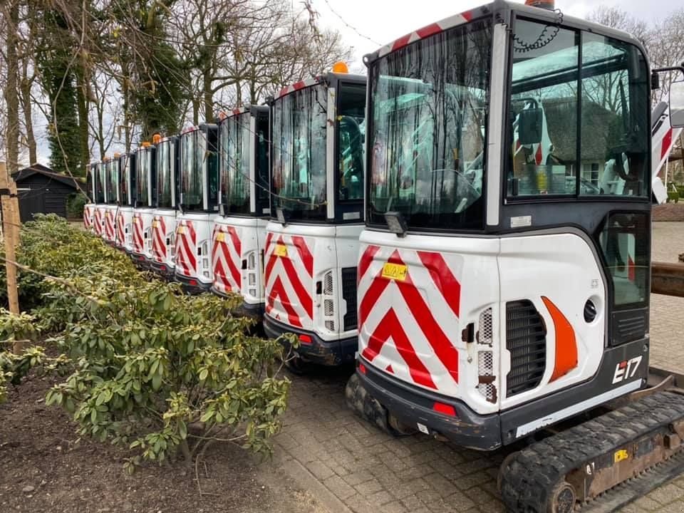 Minibagger van het type Manitou GEZOCHT!! SHOVELS KRANEN VERREIKERS, Gebrauchtmaschine in Harskamp (Foto 9)