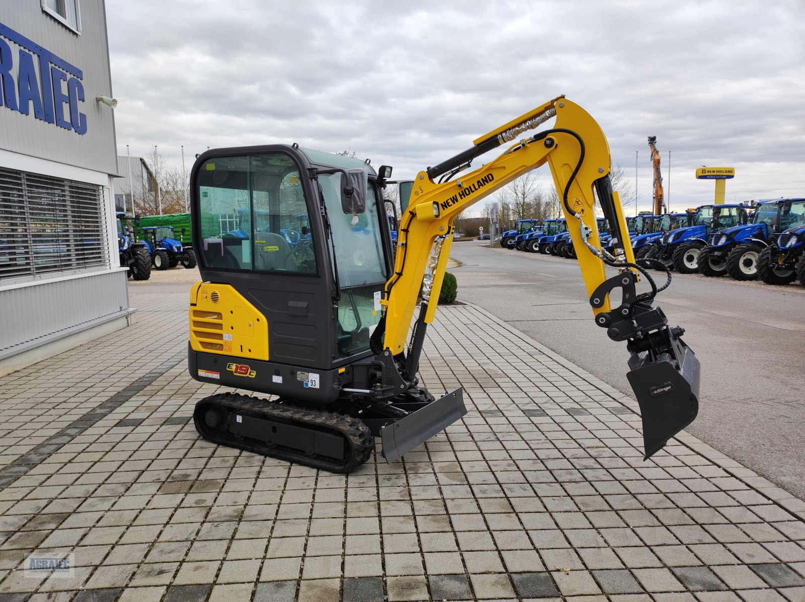 Minibagger du type New Holland E 19 C, Neumaschine en Salching bei Straubing (Photo 5)