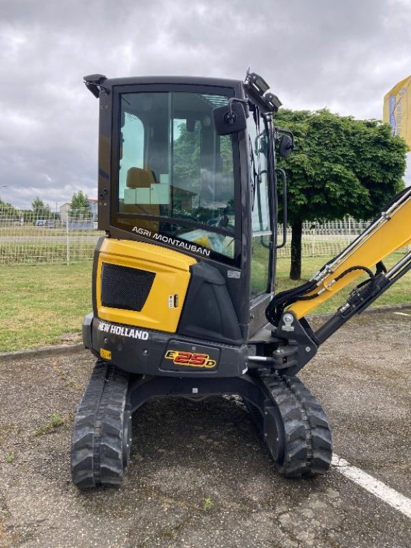 Minibagger of the type New Holland E 25 D, Gebrauchtmaschine in Montauban (Picture 3)