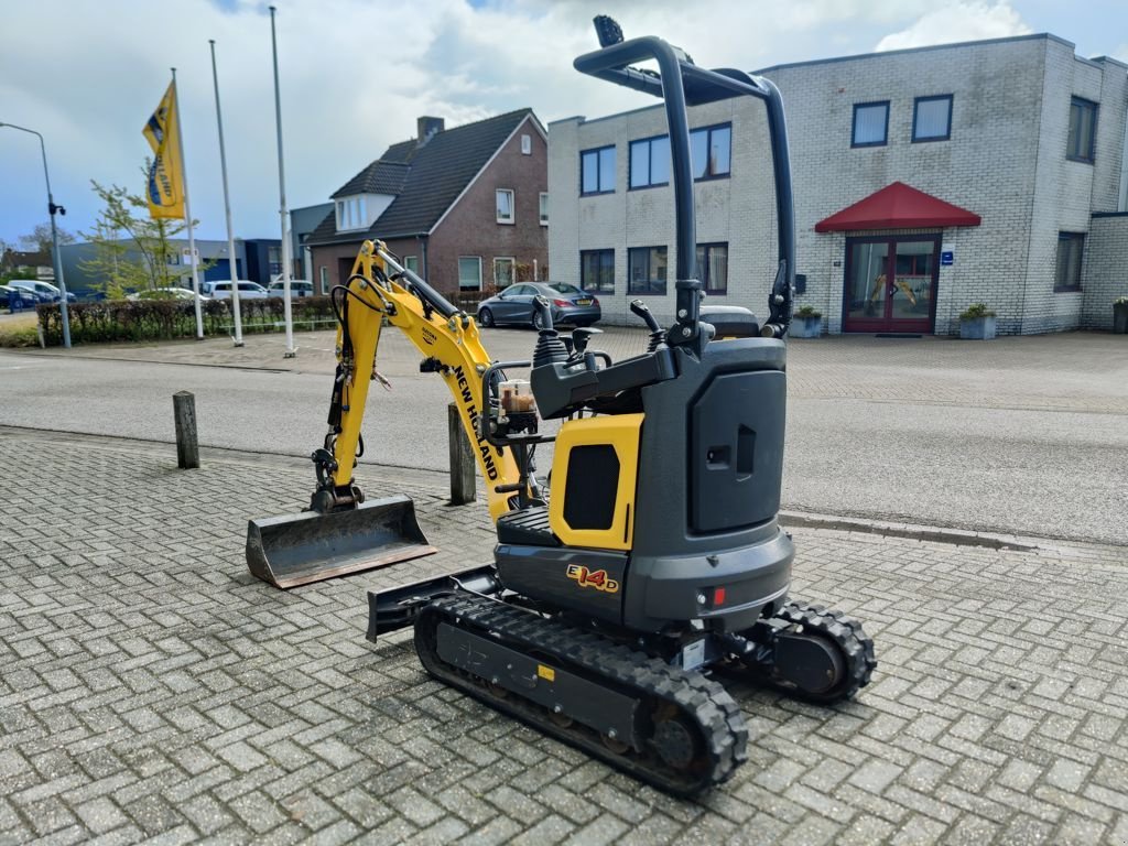 Minibagger des Typs New Holland E14D Minigraver + 3 Bakken, Neumaschine in BOEKEL (Bild 2)