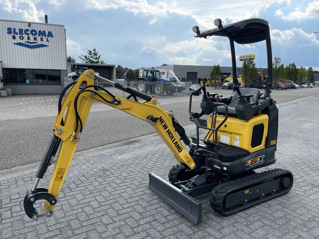 Minibagger van het type New Holland Electric Power Minigraver E15X, Neumaschine in BOEKEL (Foto 8)