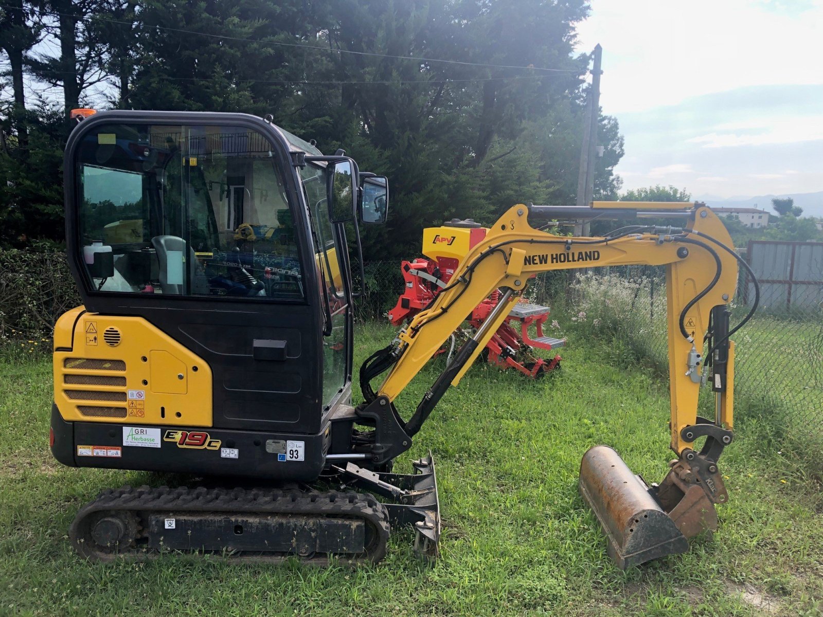 Minibagger du type New Holland Mini pelle E 19 C New Holland, Gebrauchtmaschine en ROYNAC (Photo 3)