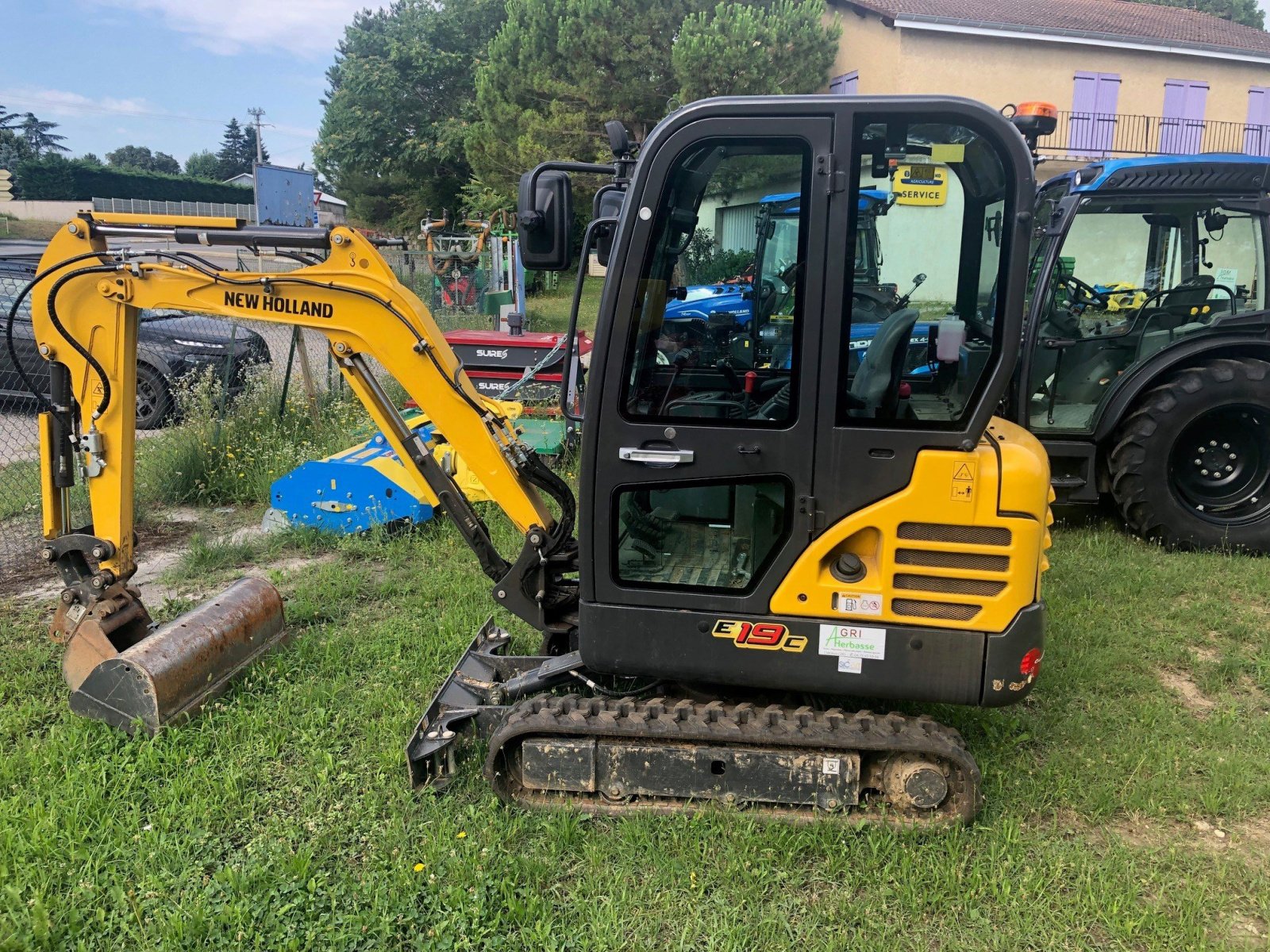 Minibagger du type New Holland Mini pelle E 19 C New Holland, Gebrauchtmaschine en ROYNAC (Photo 2)