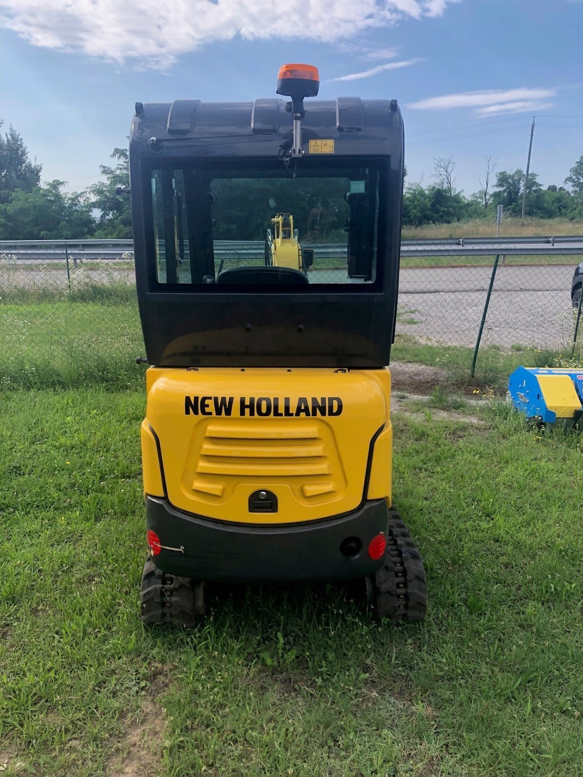 Minibagger du type New Holland Mini pelle E 19 C New Holland, Gebrauchtmaschine en ROYNAC (Photo 5)