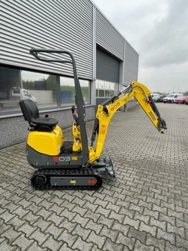 Minibagger van het type Sonstige Wacker Neuson 803 minigraver 803 met snelwissel en 3 bakken, Neumaschine in Roermond (Foto 1)