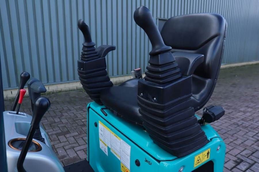 Minibagger des Typs Sunward SWE08B Low Hours, CE certification, 3 buckets, Die, Gebrauchtmaschine in Groenlo (Bild 4)