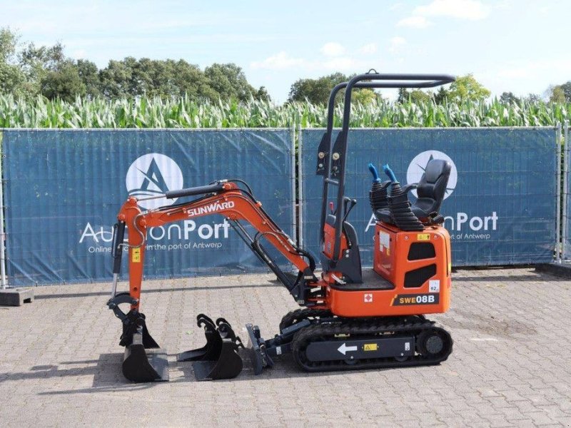 Minibagger of the type Sunward SWE08B, Neumaschine in Antwerpen (Picture 1)