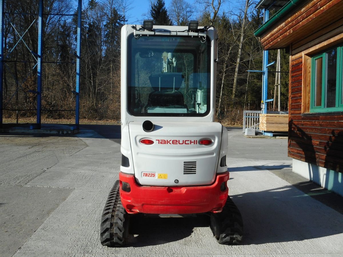 Minibagger Türe ait Takeuchi TB 225 ( 2.400kg ) mit hydr. Verstellfahrwerk, Gebrauchtmaschine içinde St. Nikolai ob Draßling (resim 3)