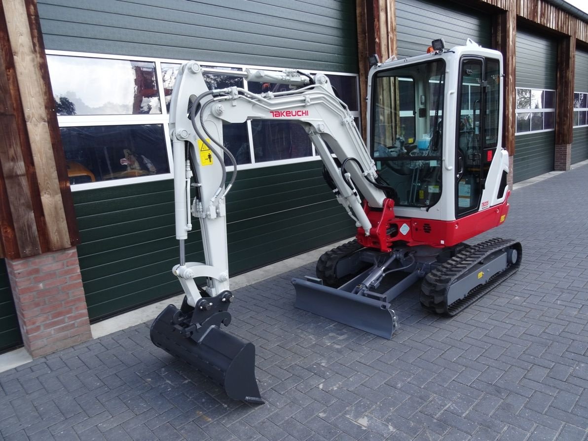 Minibagger van het type Takeuchi TB 225 Nieuw, Neumaschine in Wijster (Foto 1)