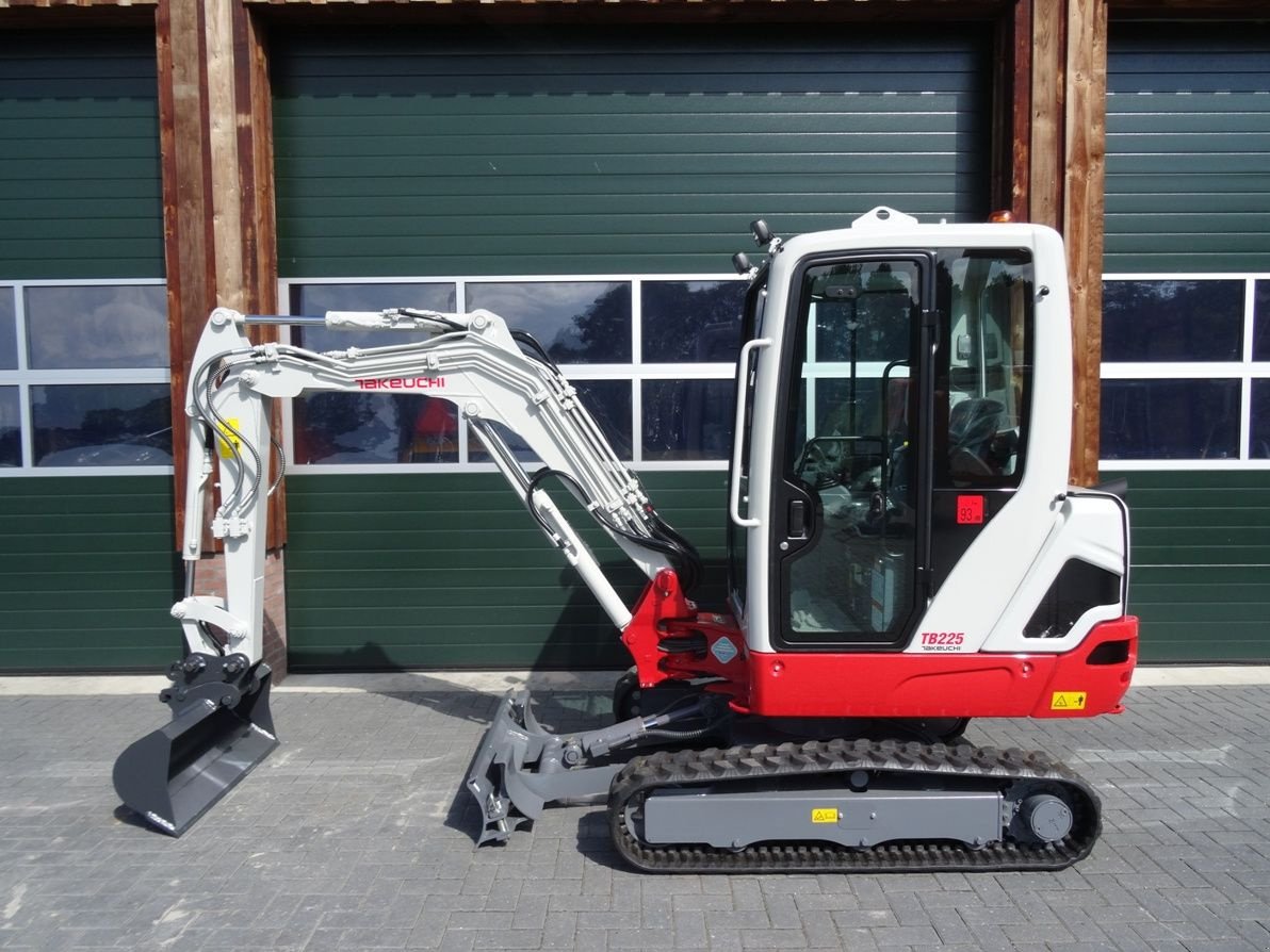 Minibagger of the type Takeuchi TB 225 Nieuw, Neumaschine in Wijster (Picture 3)