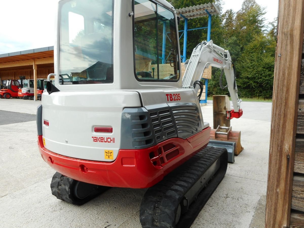 Minibagger du type Takeuchi TB 235 ( 3.530kg ) mit POWERILT u. 4 Löffel, Gebrauchtmaschine en St. Nikolai ob Draßling (Photo 4)