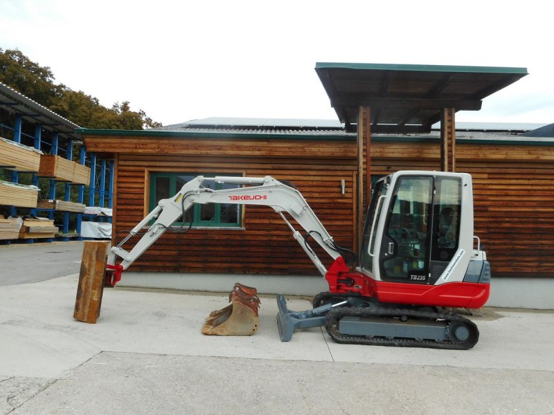 Minibagger des Typs Takeuchi TB 235 ( 3.530kg ) mit POWERILT u. 4 Löffel, Gebrauchtmaschine in St. Nikolai ob Draßling