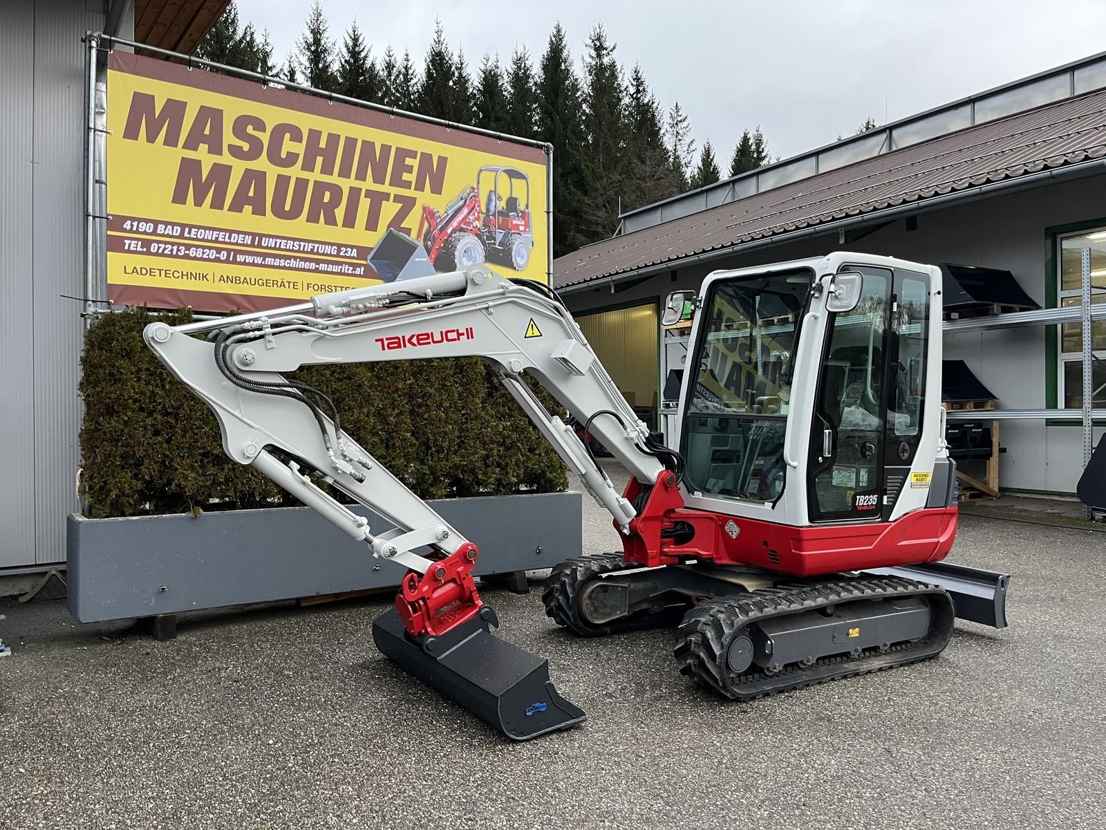 Minibagger типа Takeuchi TB 235 mit Powertilt, Gebrauchtmaschine в Bad Leonfelden (Фотография 11)