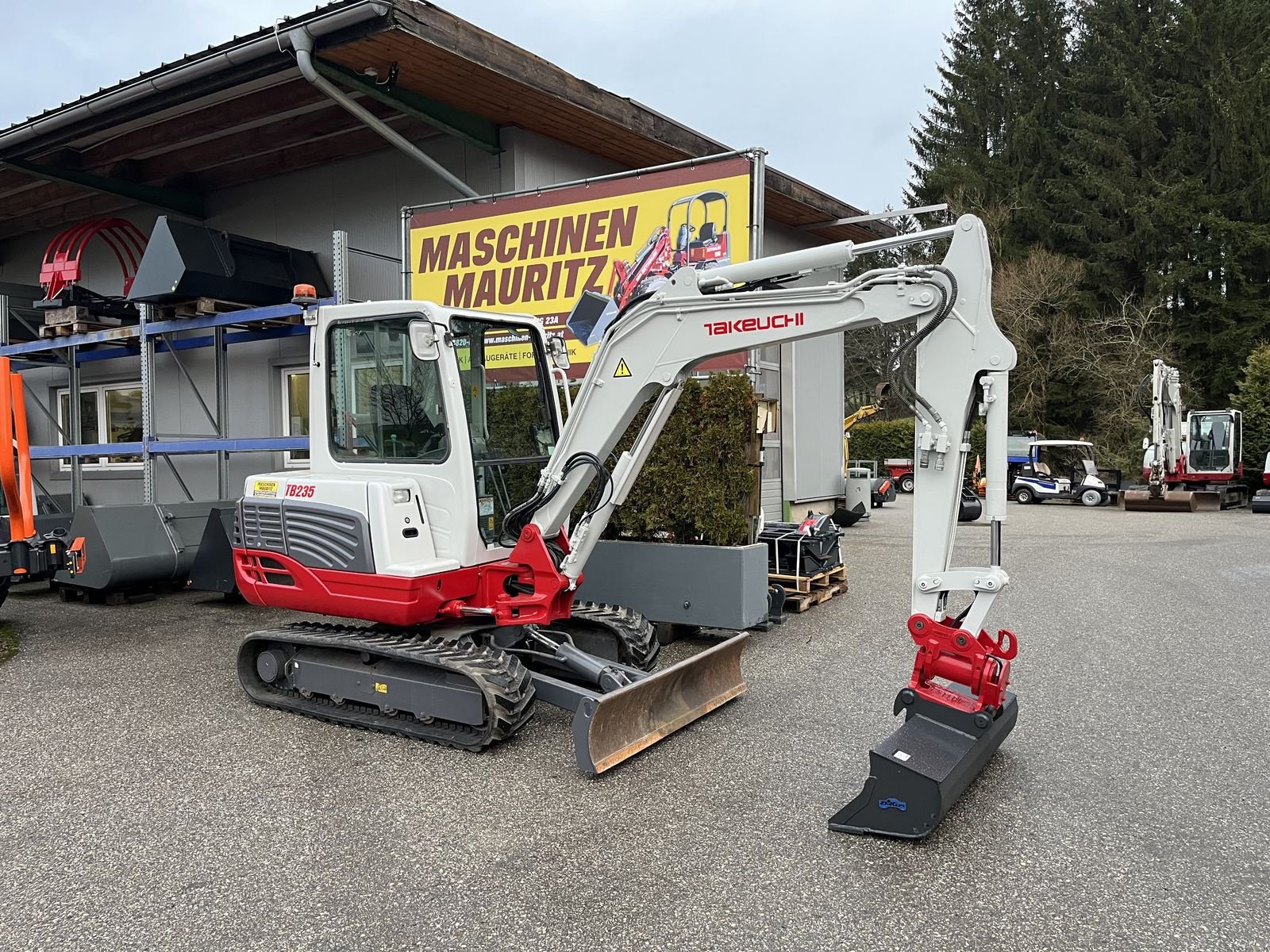 Minibagger des Typs Takeuchi TB 235 mit Powertilt, Gebrauchtmaschine in Bad Leonfelden (Bild 1)