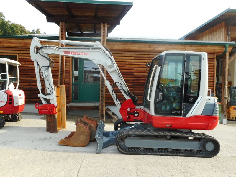 Minibagger типа Takeuchi TB 250 ( 4.965kg ) POWERTILT + hydr. SW + 3 Löff, Gebrauchtmaschine в St. Nikolai ob Draßling