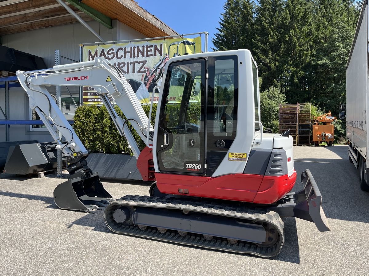 Minibagger van het type Takeuchi TB 250 Powertilt Reserviert, Gebrauchtmaschine in Bad Leonfelden (Foto 9)