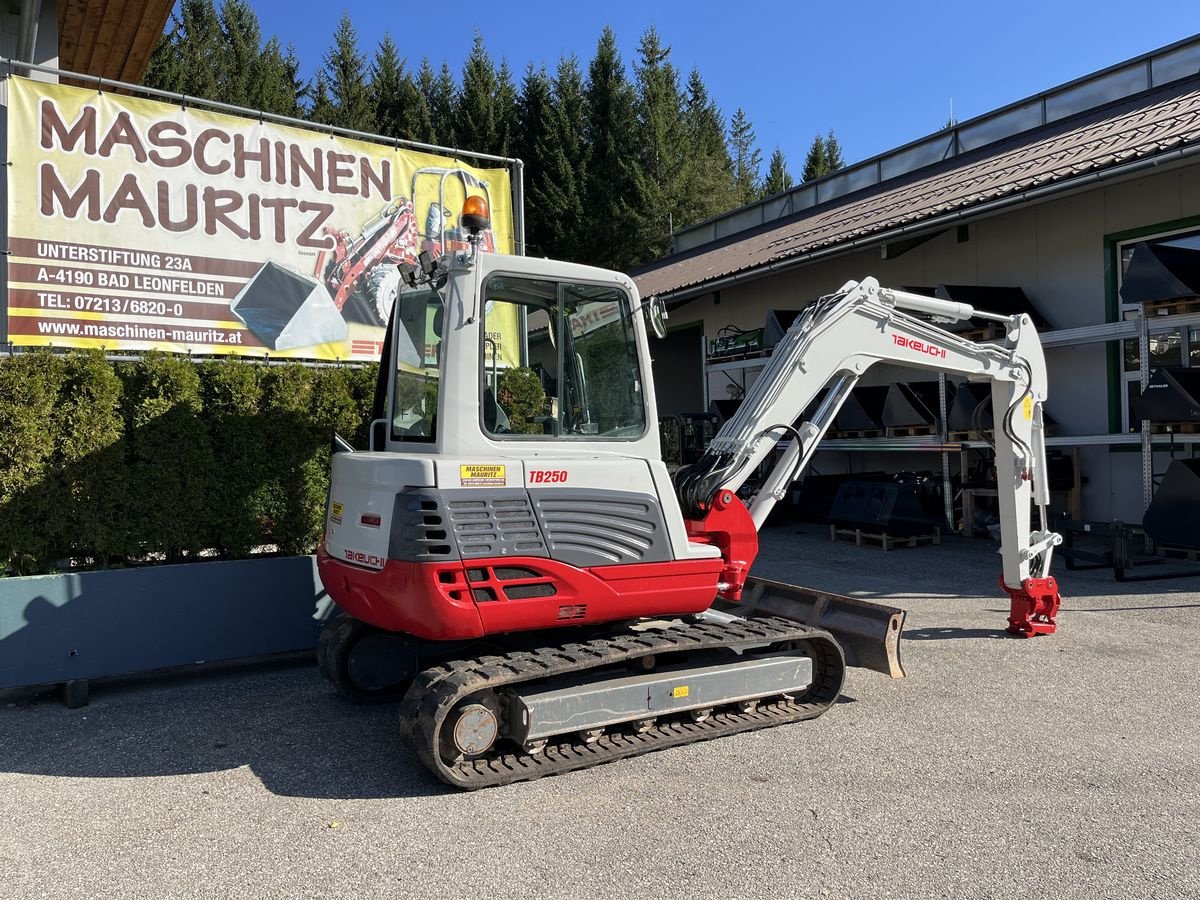 Minibagger des Typs Takeuchi TB 250 Powertilt, Gebrauchtmaschine in Bad Leonfelden (Bild 2)