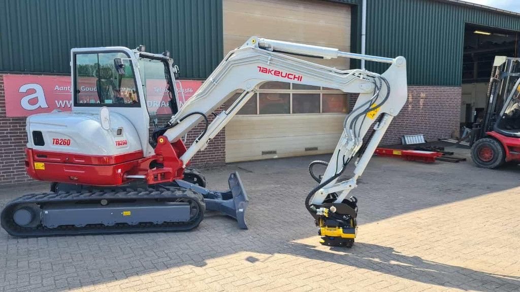 Minibagger des Typs Takeuchi TB 260, Neumaschine in Goudriaan (Bild 3)