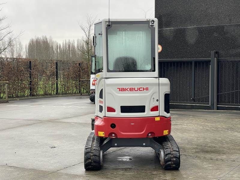 Minibagger des Typs Takeuchi TB 325 R, Gebrauchtmaschine in Waregem (Bild 5)