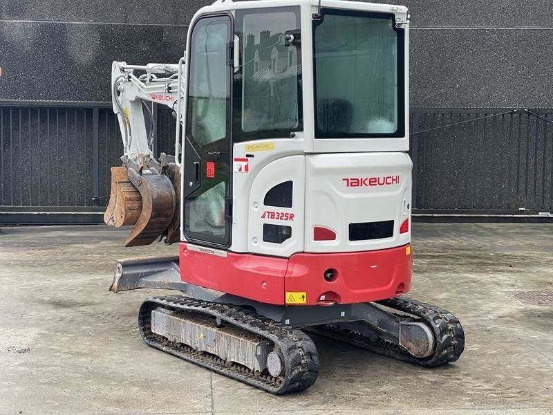 Minibagger des Typs Takeuchi TB 325 R, Gebrauchtmaschine in Waregem (Bild 4)