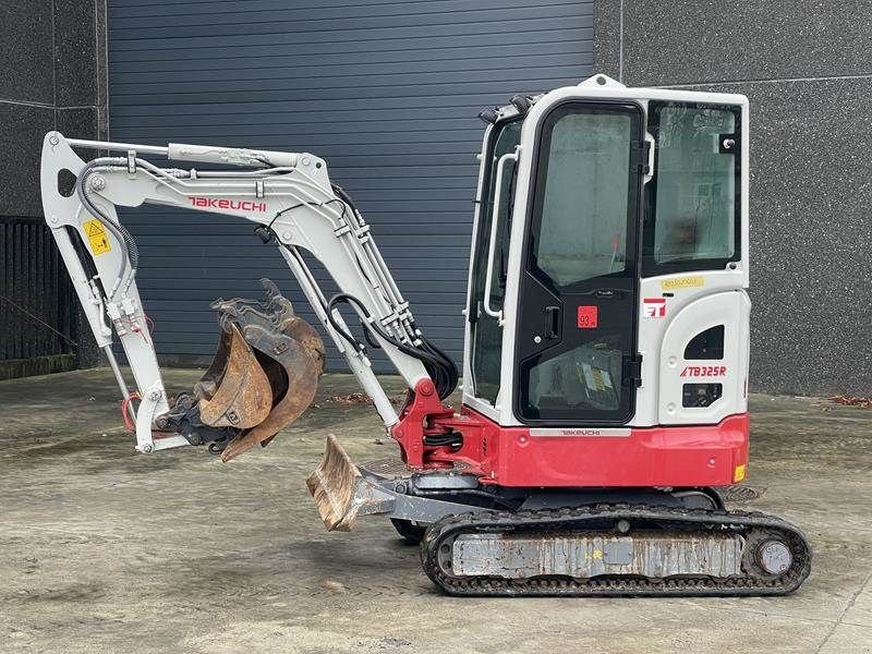 Minibagger des Typs Takeuchi TB 325 R, Gebrauchtmaschine in Waregem (Bild 3)