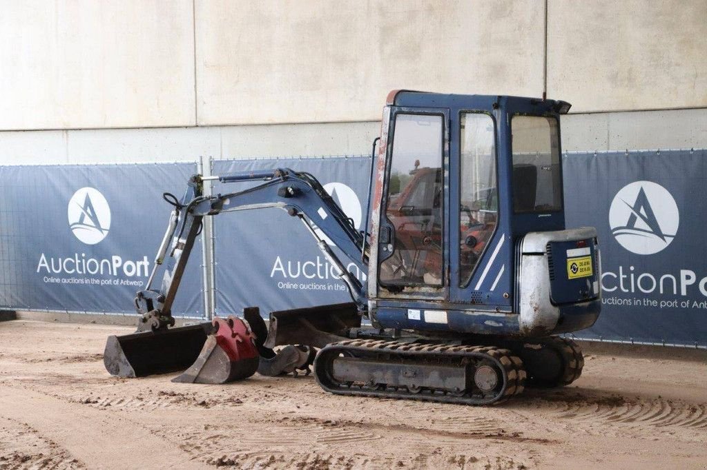 Minibagger des Typs Takeuchi TB020, Gebrauchtmaschine in Antwerpen (Bild 3)