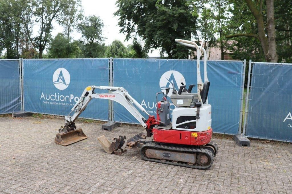 Minibagger des Typs Takeuchi TB210R, Gebrauchtmaschine in Antwerpen (Bild 3)