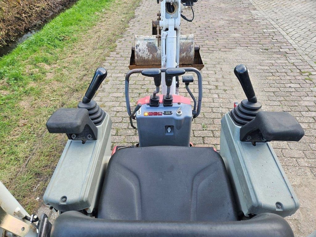 Minibagger van het type Takeuchi TB210R, Gebrauchtmaschine in Antwerpen (Foto 4)