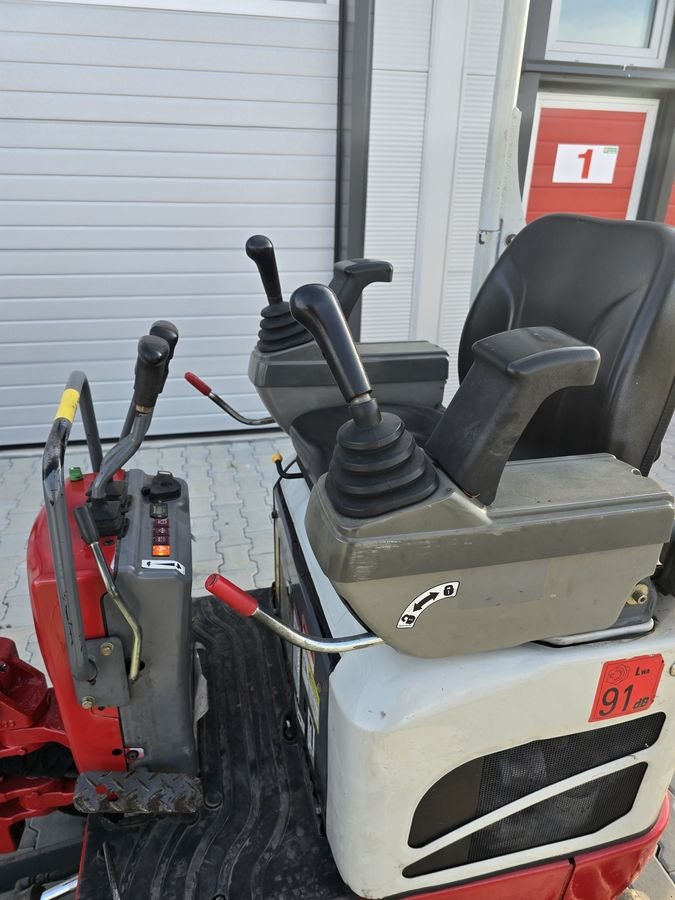 Minibagger van het type Takeuchi TB210R, Gebrauchtmaschine in Gabersdorf (Foto 9)