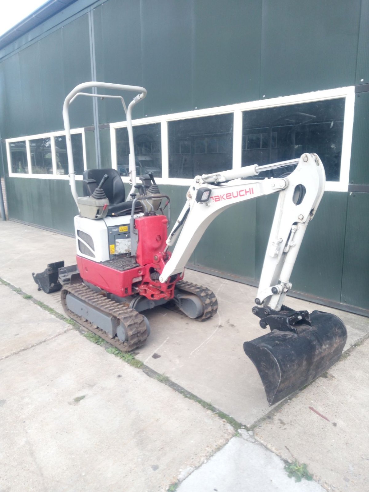 Minibagger du type Takeuchi TB210R, Gebrauchtmaschine en Waverveen (Photo 8)