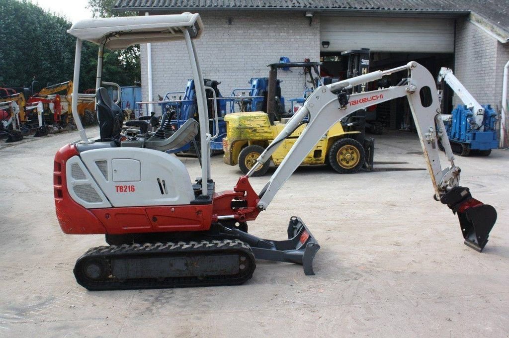 Minibagger du type Takeuchi TB216, Gebrauchtmaschine en Antwerpen (Photo 2)