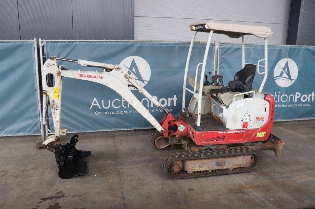 Minibagger des Typs Takeuchi TB216, Gebrauchtmaschine in Antwerpen (Bild 1)