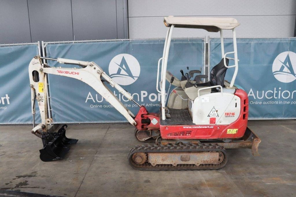 Minibagger du type Takeuchi TB216, Gebrauchtmaschine en Antwerpen (Photo 2)