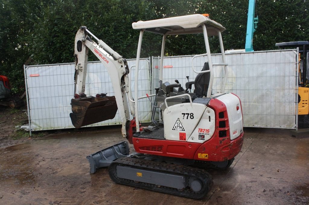 Minibagger del tipo Takeuchi TB216, Gebrauchtmaschine In Antwerpen (Immagine 3)