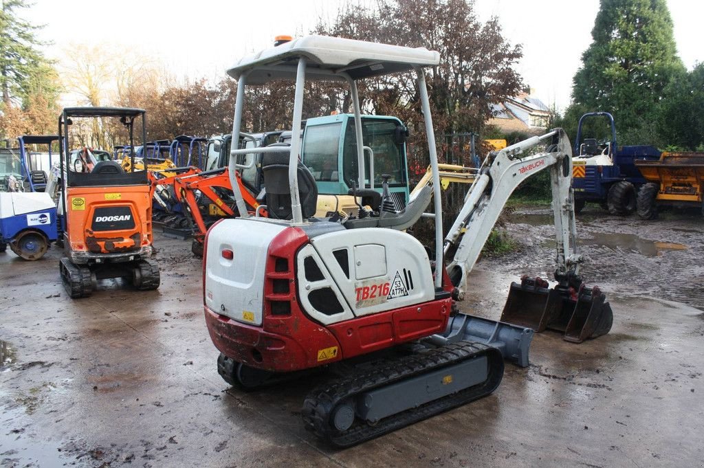 Minibagger del tipo Takeuchi TB216, Gebrauchtmaschine In Antwerpen (Immagine 4)