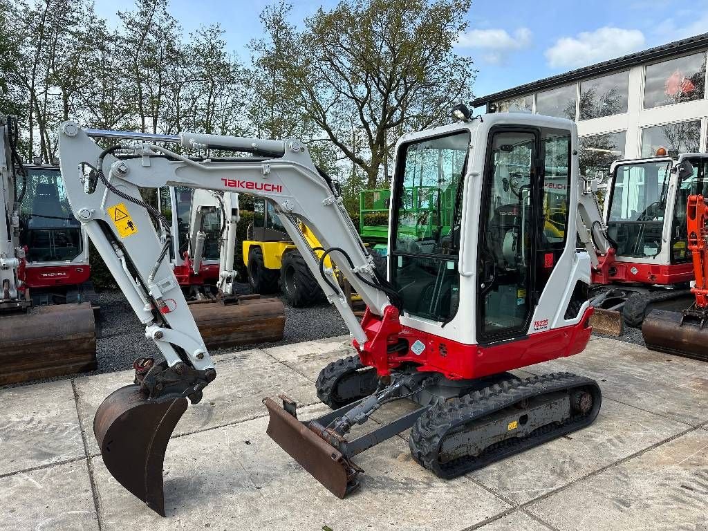 Minibagger del tipo Takeuchi TB225 2.5 ton met uitschuifbare tracks, Gebrauchtmaschine en Kockengen (Imagen 1)