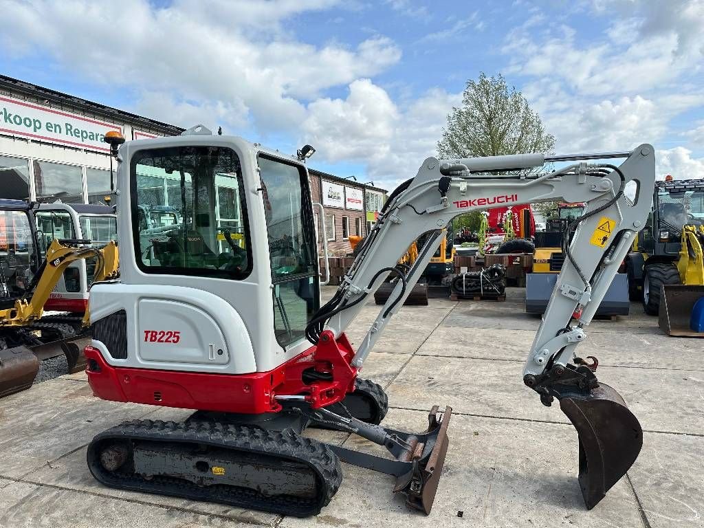 Minibagger tip Takeuchi TB225 2.5 ton met uitschuifbare tracks, Gebrauchtmaschine in Kockengen (Poză 7)