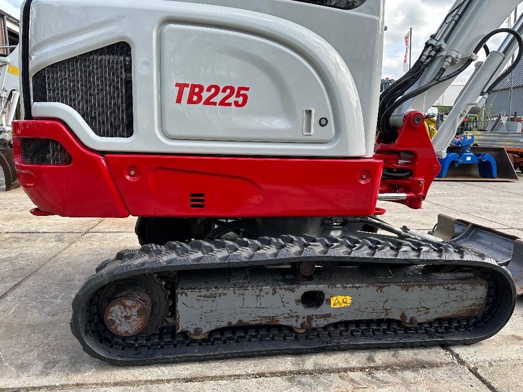 Minibagger del tipo Takeuchi TB225 2.5 ton met uitschuifbare tracks, Gebrauchtmaschine en Kockengen (Imagen 8)