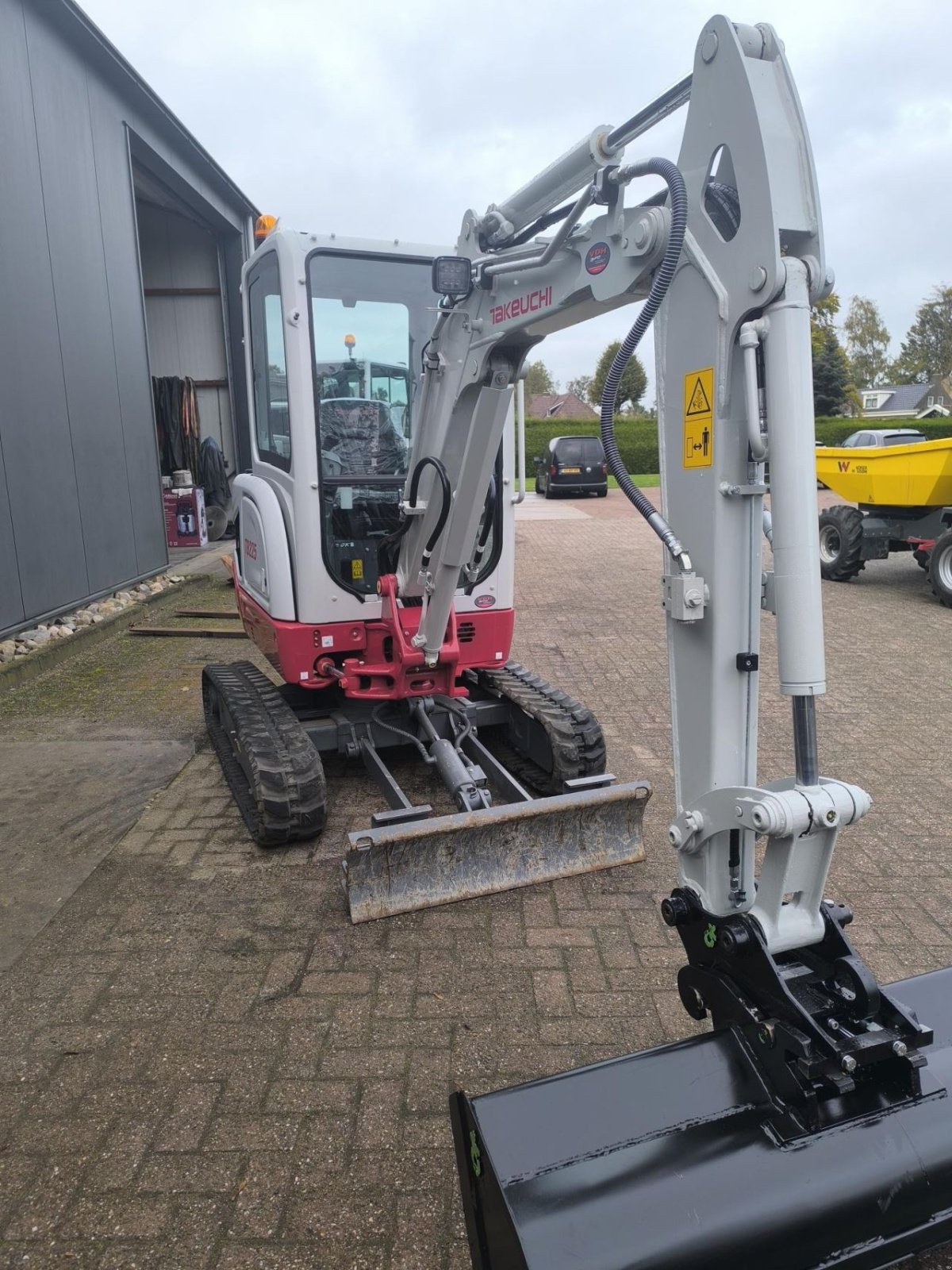 Minibagger des Typs Takeuchi TB225, Gebrauchtmaschine in Hardegarijp (Bild 3)