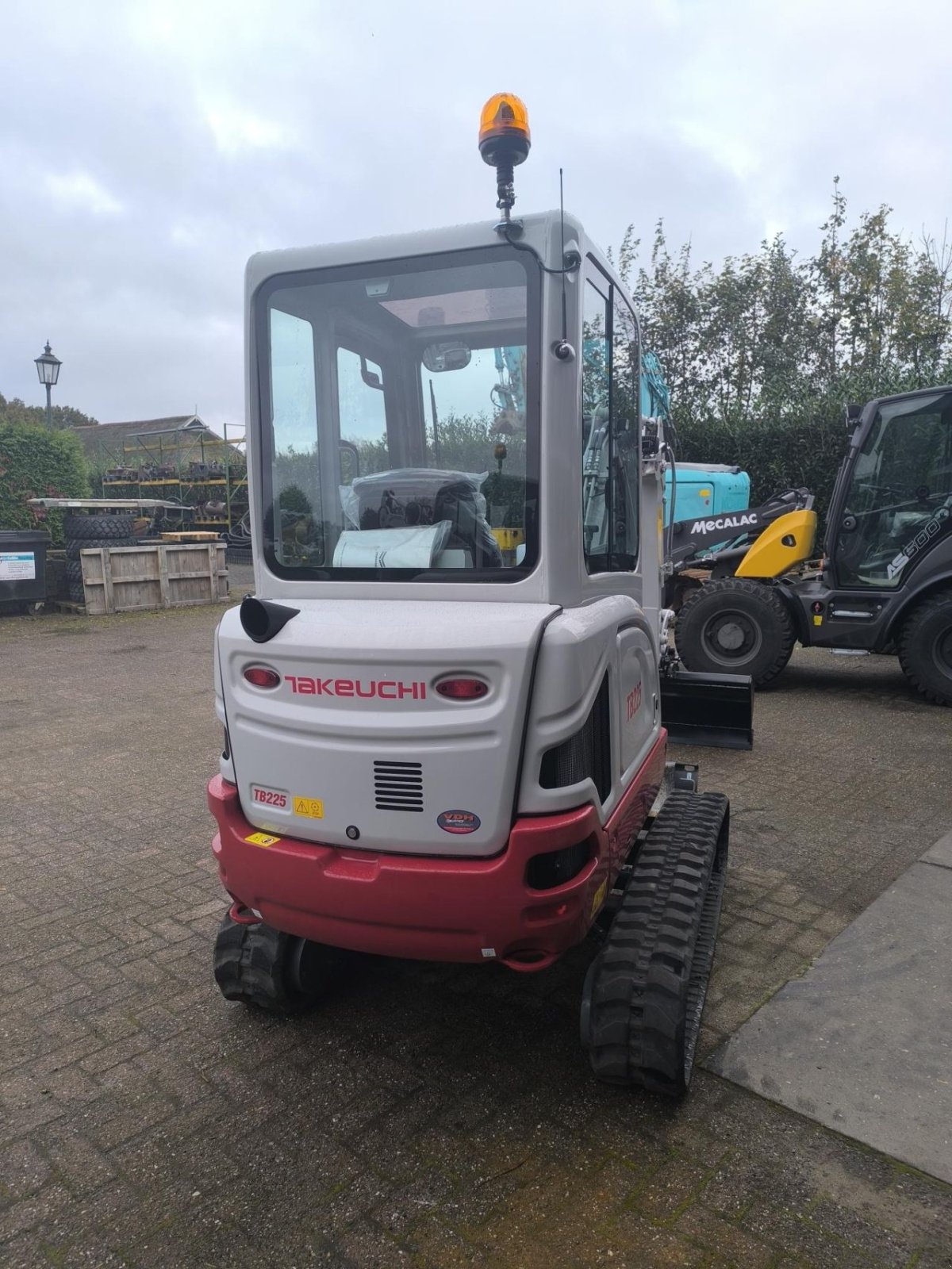 Minibagger des Typs Takeuchi TB225, Gebrauchtmaschine in Hardegarijp (Bild 5)