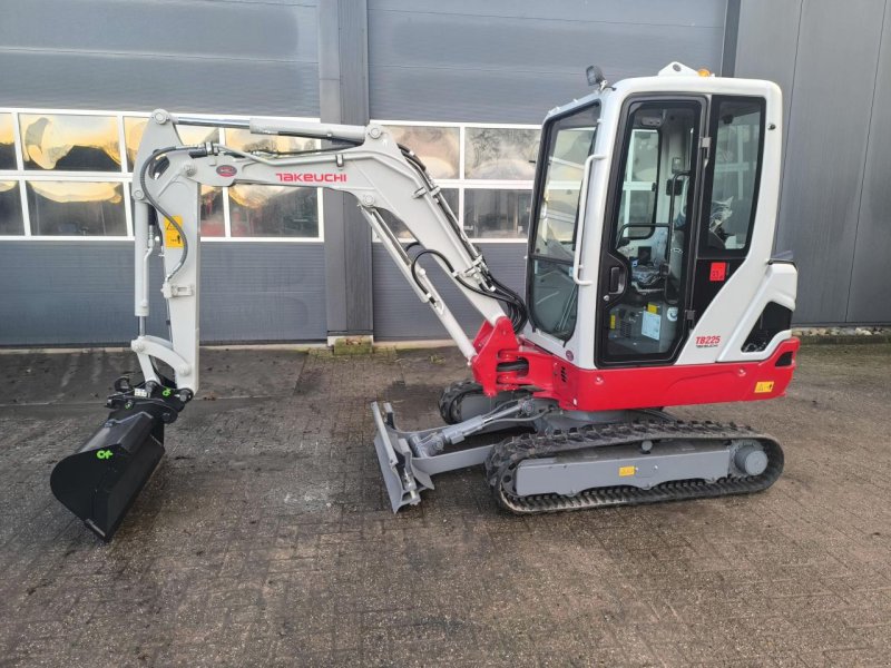 Minibagger des Typs Takeuchi TB225, Gebrauchtmaschine in Hardegarijp (Bild 1)