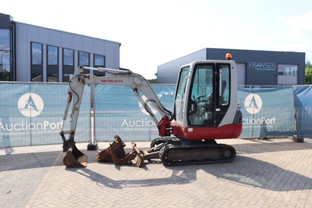 Minibagger du type Takeuchi TB228, Gebrauchtmaschine en Antwerpen (Photo 1)