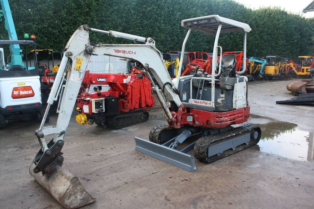 Minibagger des Typs Takeuchi TB23, Gebrauchtmaschine in Antwerpen (Bild 1)