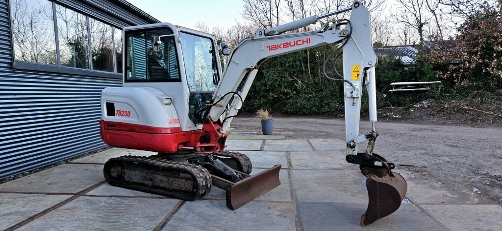 Minibagger van het type Takeuchi TB230, Gebrauchtmaschine in Scharsterbrug (Foto 2)