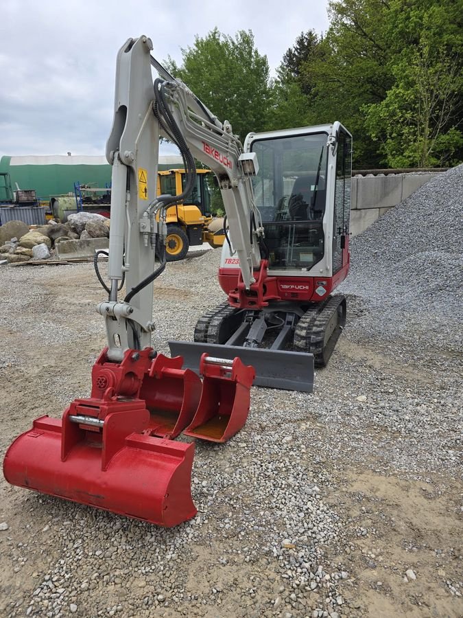 Minibagger du type Takeuchi TB230, Gebrauchtmaschine en Gabersdorf (Photo 1)