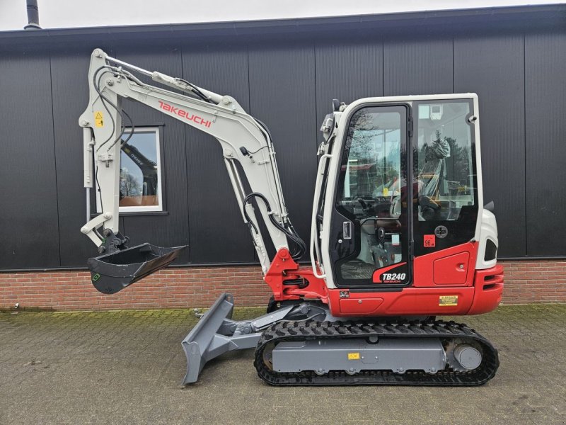 Minibagger van het type Takeuchi TB240 stage V, Gebrauchtmaschine in Haaksbergen (Foto 1)