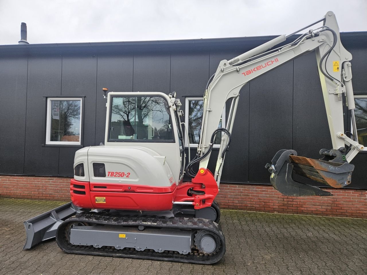 Minibagger от тип Takeuchi TB250-2 stage V, Gebrauchtmaschine в Haaksbergen (Снимка 9)