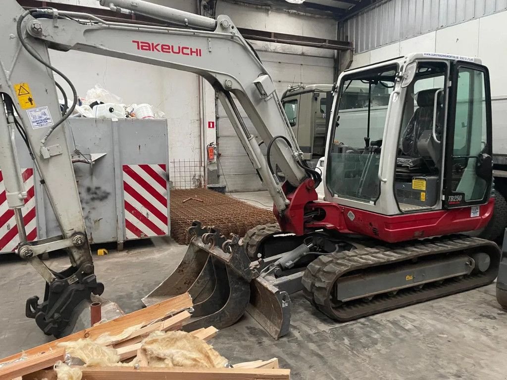 Minibagger of the type Takeuchi TB250, Gebrauchtmaschine in Wevelgem (Picture 1)