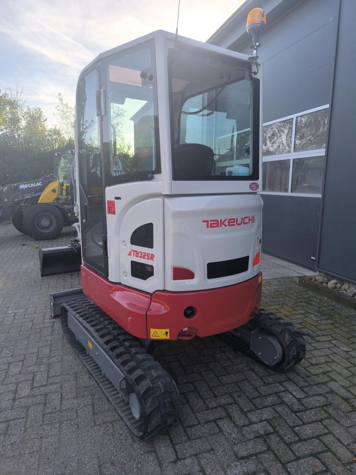 Minibagger des Typs Takeuchi TB325R, Gebrauchtmaschine in Hardegarijp (Bild 9)